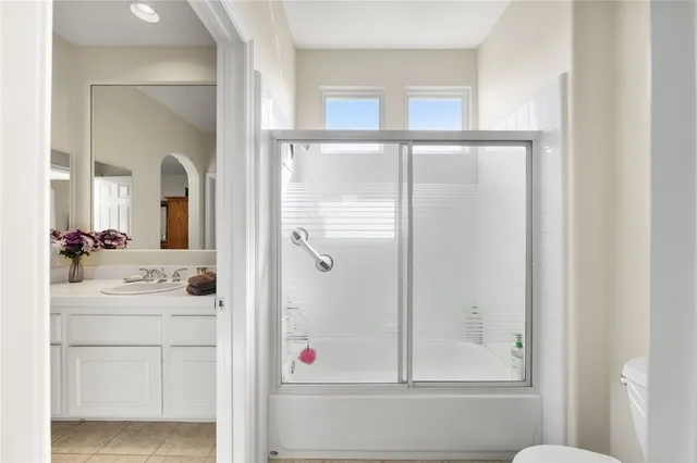 a view of a back yard