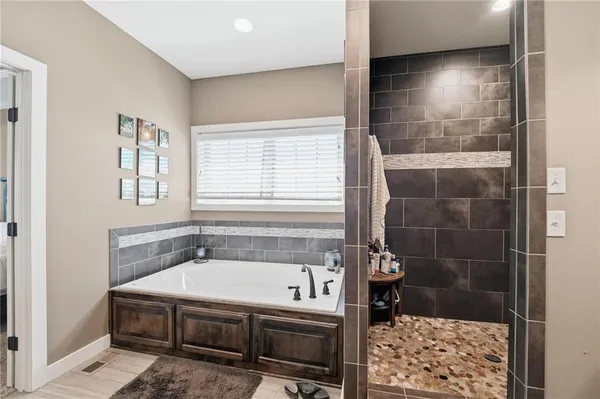 $1,300,000 | 10509 North Hedges Avenue, Kansas City, MO 64157
