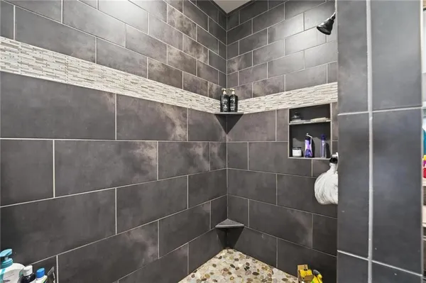 $1,300,000 | 10509 North Hedges Avenue, Kansas City, MO 64157