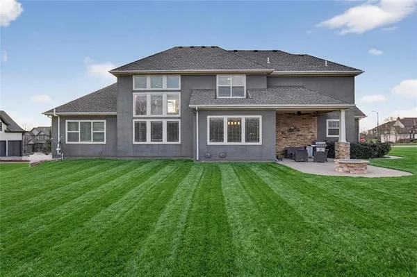 $1,300,000 | 10509 North Hedges Avenue, Kansas City, MO 64157
