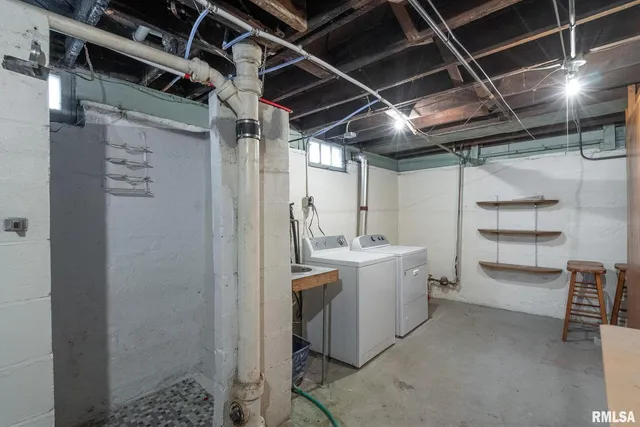 a view of a storage & utility room