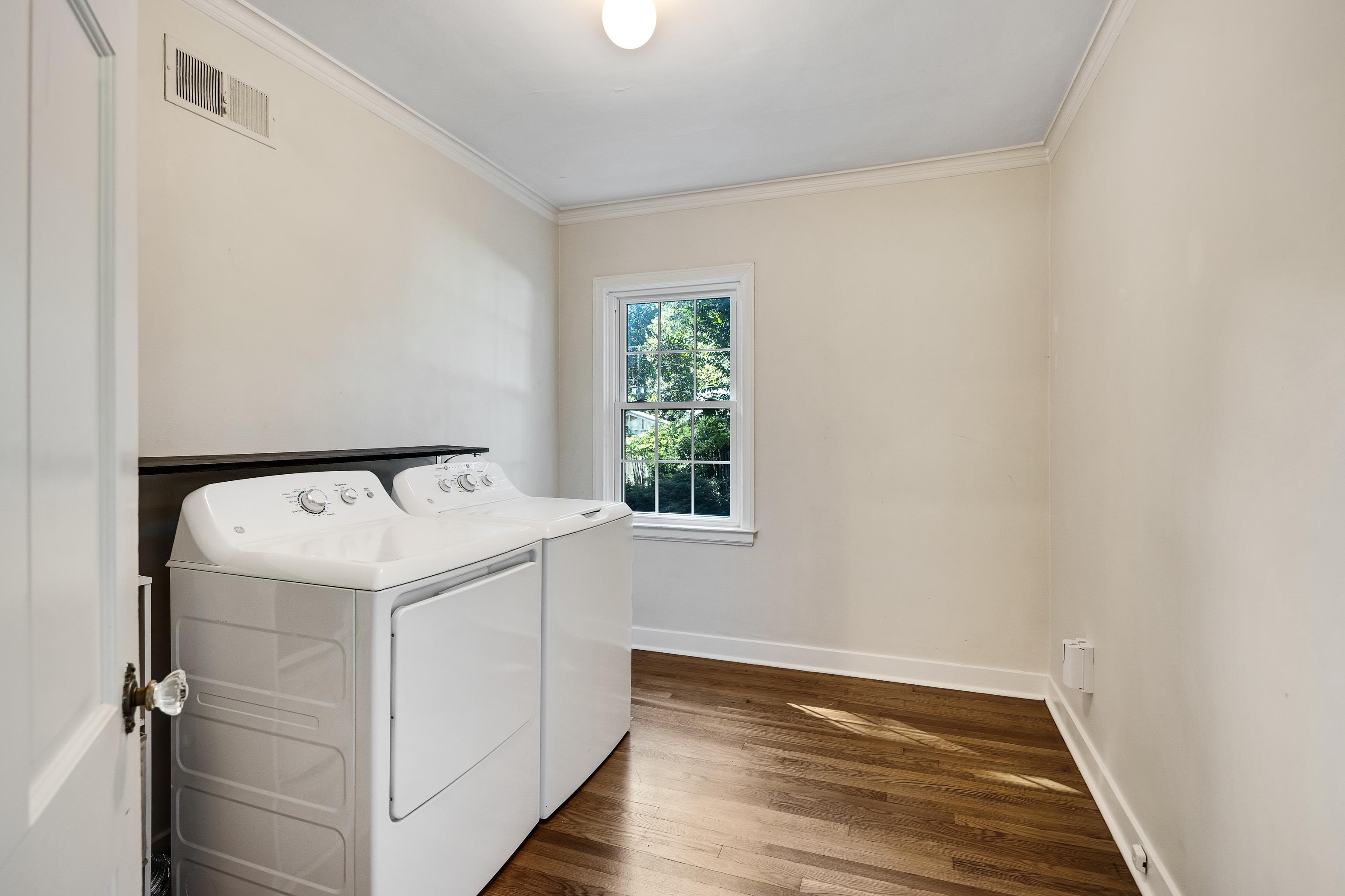 73 North Goodlett Street Memphis, TN 38117 - Photo 26 of 36 a utility room with dryer and washer