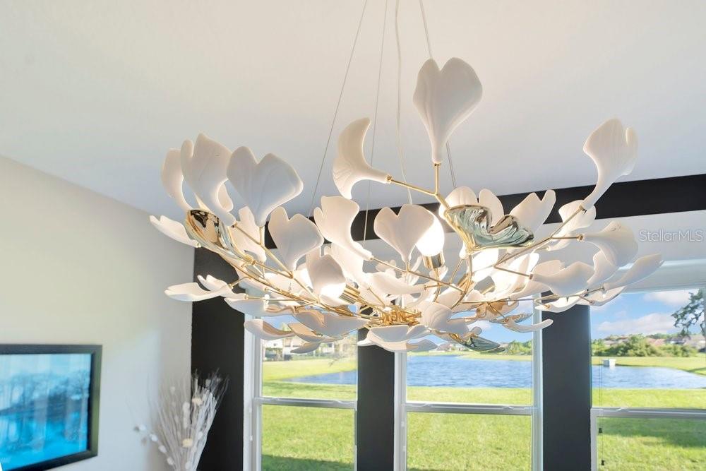 805 Riviera Bella Drive DeBary, FL 32713 - Photo 22 of 86 a vase of flowers sitting on a table