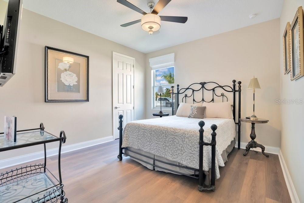 805 Riviera Bella Drive DeBary, FL 32713 - Photo 45 of 86 a bedroom with a bed and a table