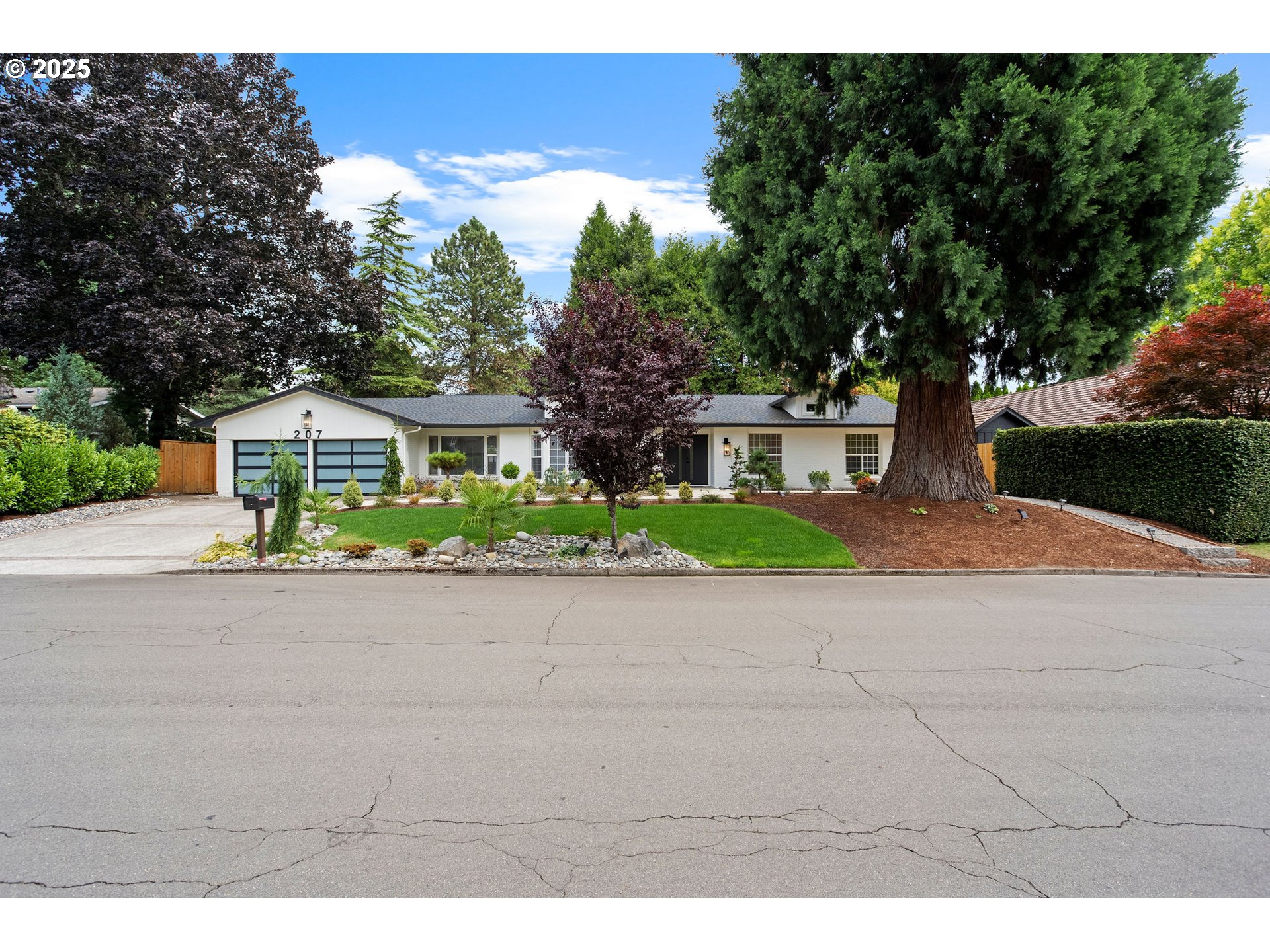 207 Phoenix Way Vancouver, WA 98661 - Photo 2 of 48 a front view of house with yard and green space