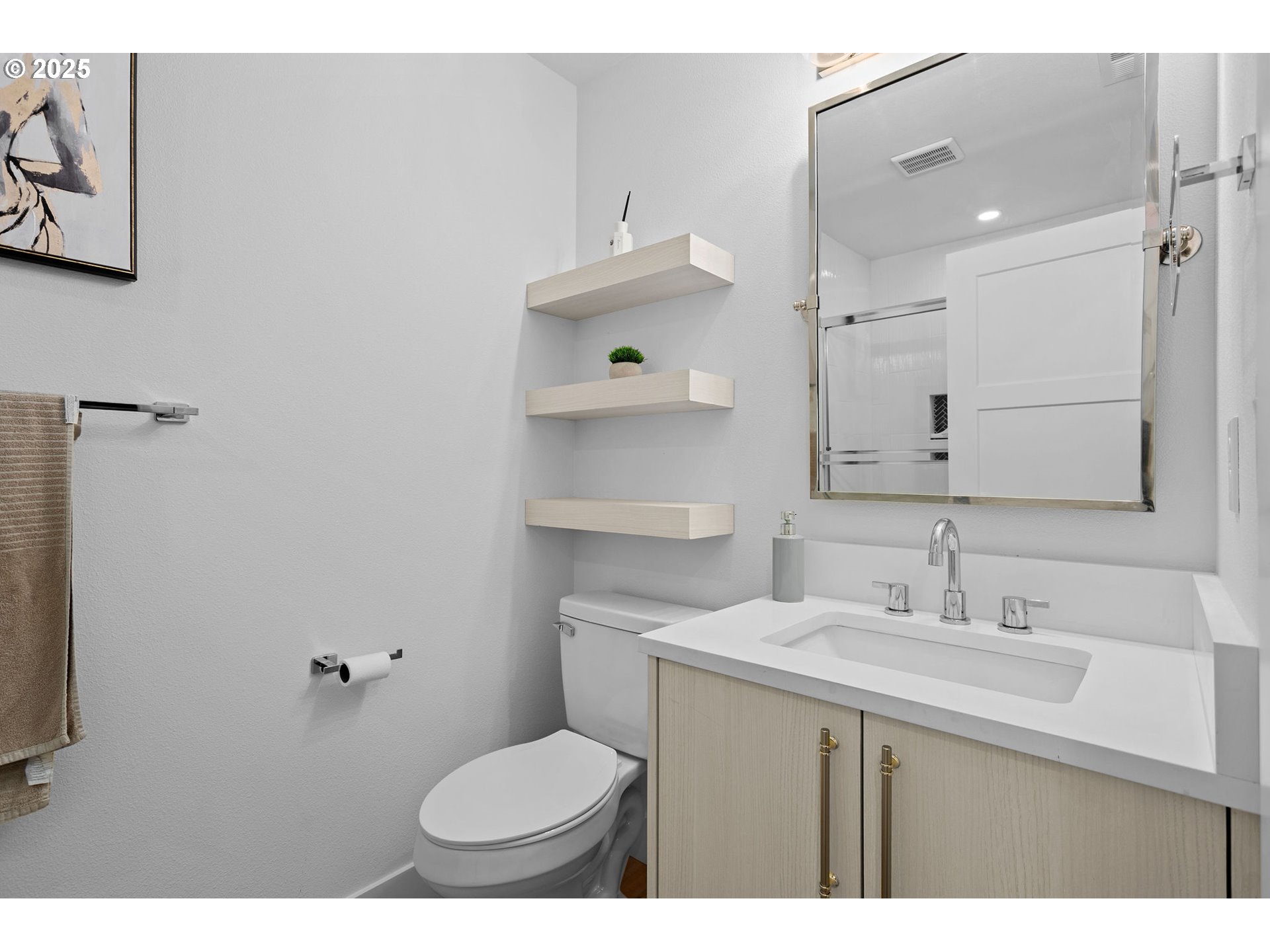 207 Phoenix Way Vancouver, WA 98661 - Photo 22 of 48 a bathroom with a sink a toilet and a mirror