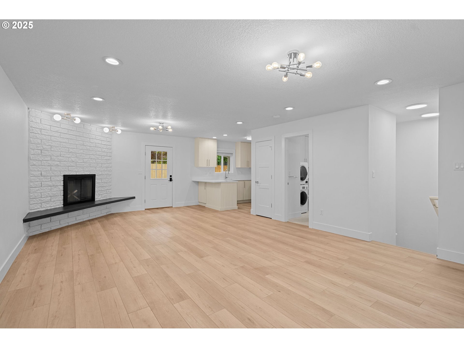 207 Phoenix Way Vancouver, WA 98661 - Photo 35 of 48 a view of an empty room with kitchen and a window