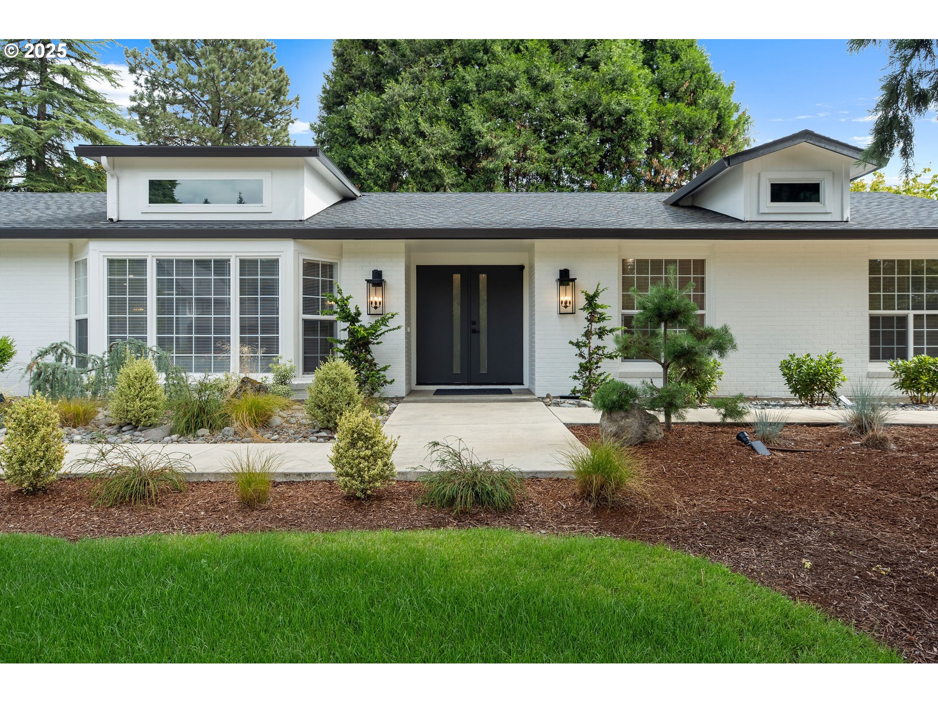 207 Phoenix Way Vancouver, WA 98661 - Photo 4 of 48 a view of a house with backyard and garden
