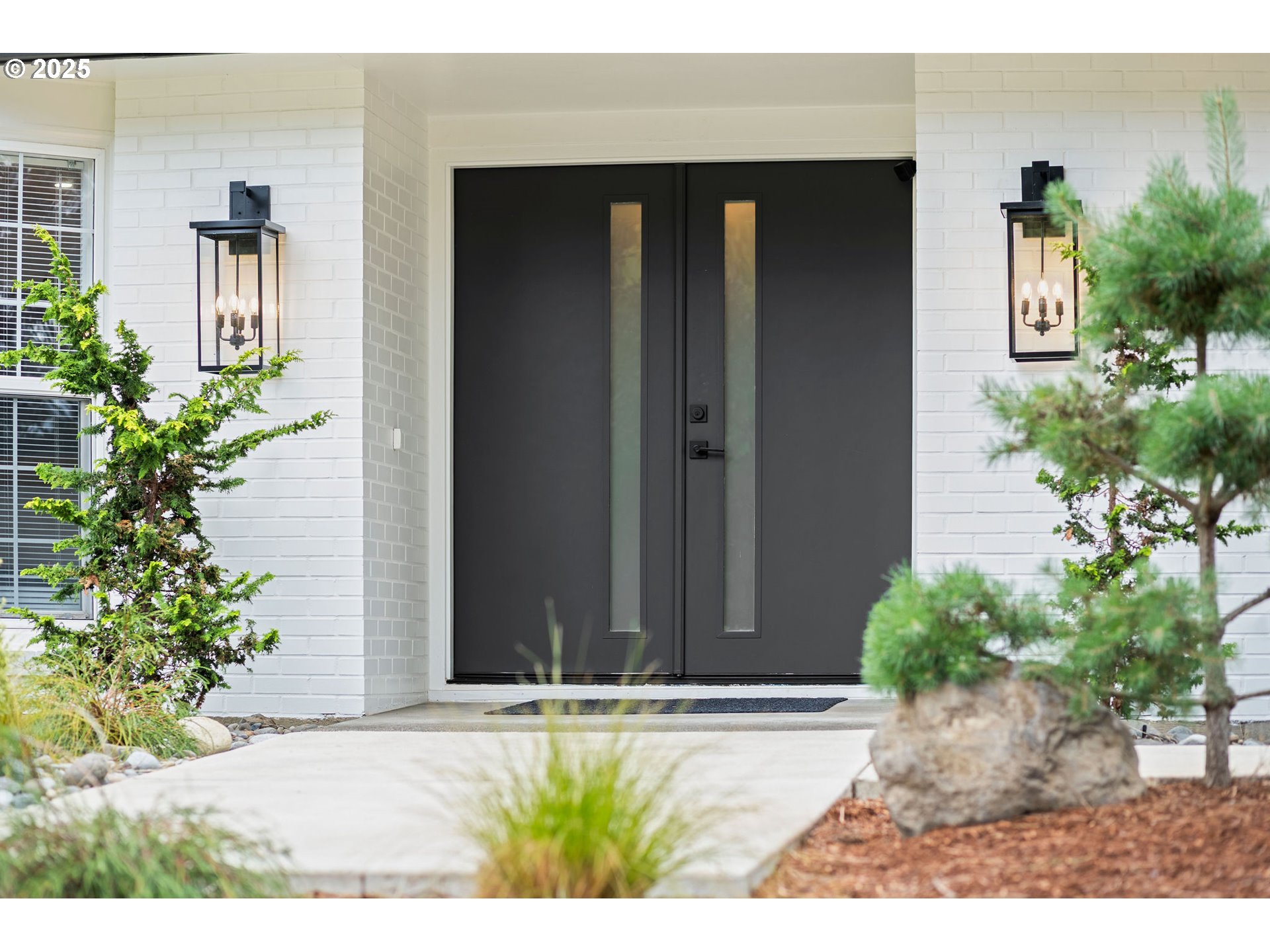 207 Phoenix Way Vancouver, WA 98661 - Photo 6 of 48 front view of a house with a yard
