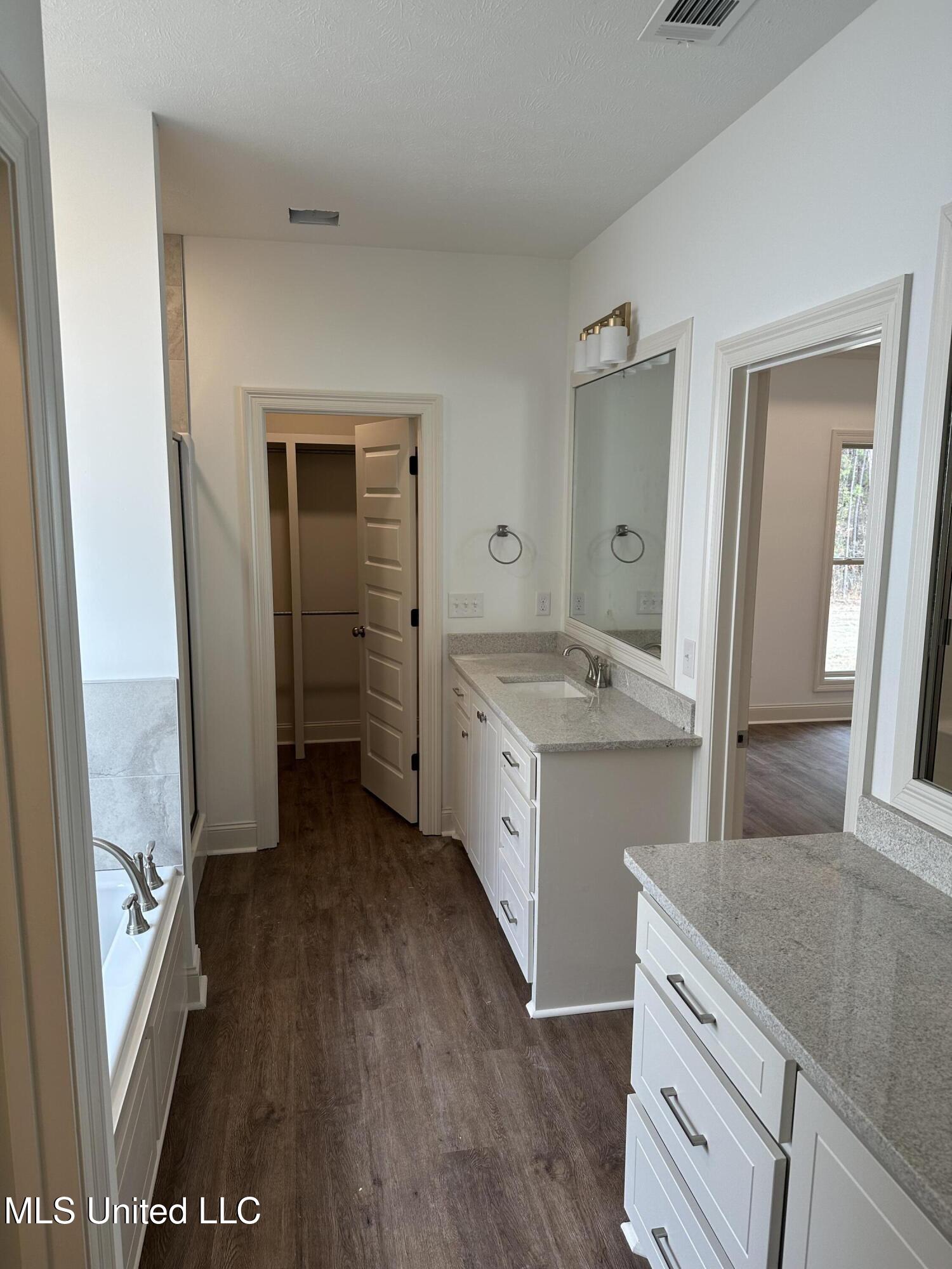 947 Riverside Lane Pearl, MS 39208 - Photo 5 of 10 IMG_1947