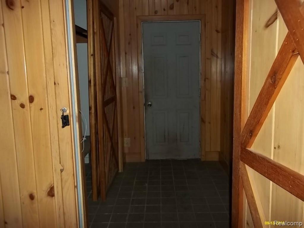 10400 Chase Lake Road Fowlerville, MI 48836 - Photo 14 of 29 hall 2.jpg
