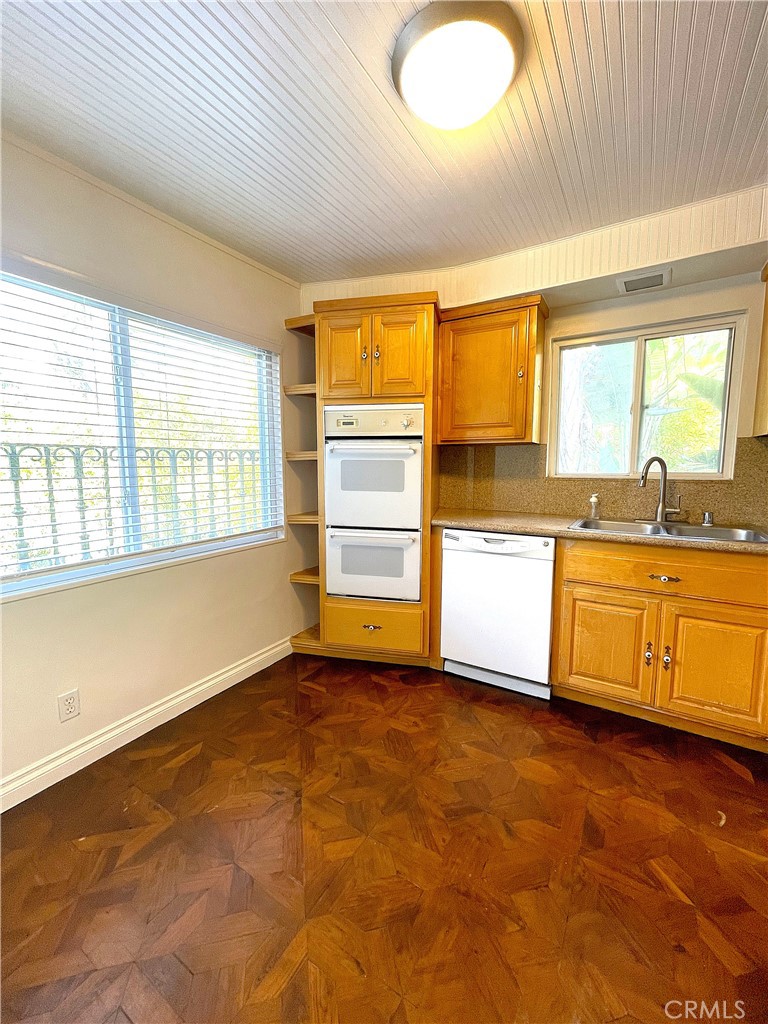 11370 Sunset Boulevard, Unit E Los Angeles, CA 90049 - Photo 12 of 23