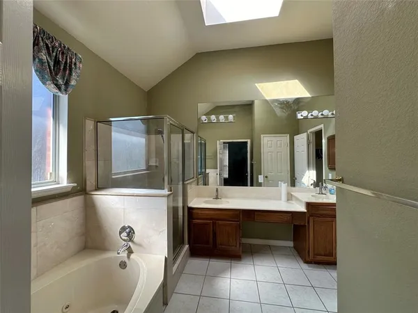 $2,300 | 4938 Water Oak Drive, Grand Prairie, TX 75052