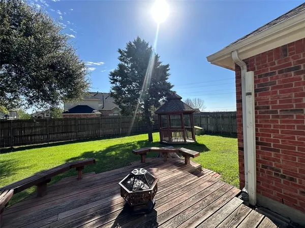 $2,300 | 4938 Water Oak Drive, Grand Prairie, TX 75052