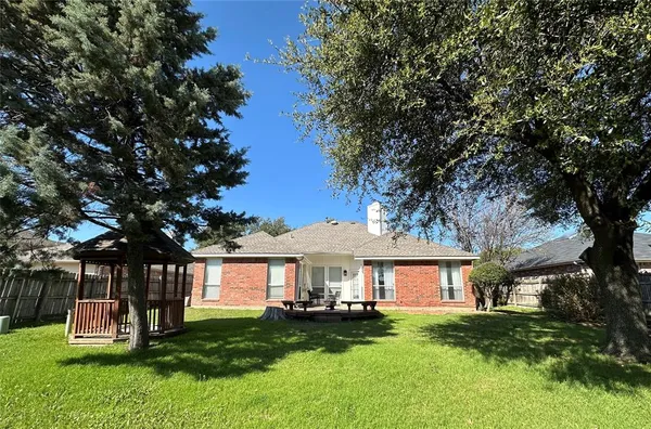 $2,300 | 4938 Water Oak Drive, Grand Prairie, TX 75052