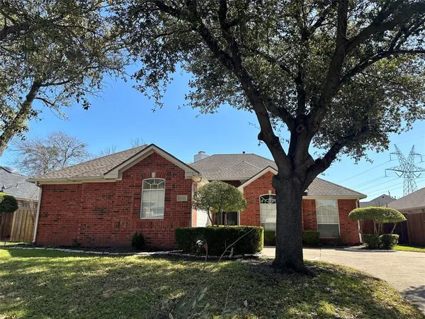 $2,300 | 4938 Water Oak Drive, Grand Prairie, TX 75052