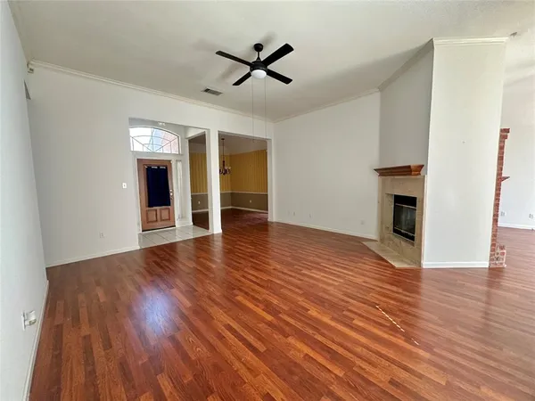 $2,300 | 4938 Water Oak Drive, Grand Prairie, TX 75052