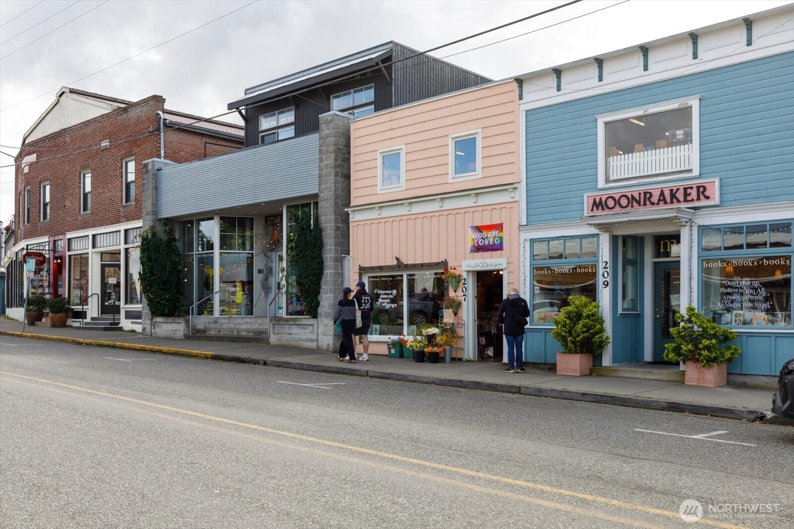 566 Creekside Terrace, Unit 101 Langley, WA 98260 - Photo 29 of 31 a view of a building with street