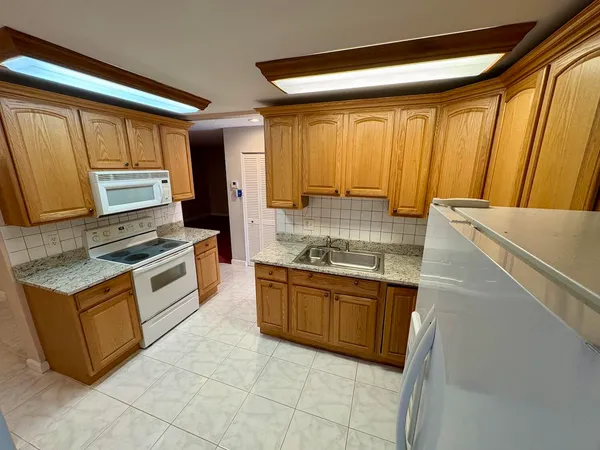 $2,500 | 1508 Southwest 22nd Avenue, Boynton Beach, FL 33426