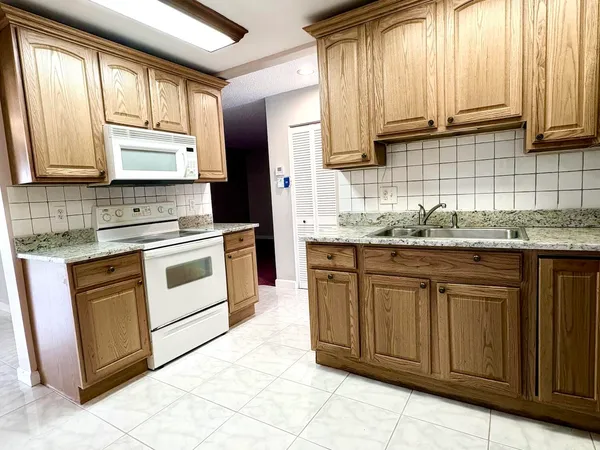 $2,500 | 1508 Southwest 22nd Avenue, Boynton Beach, FL 33426