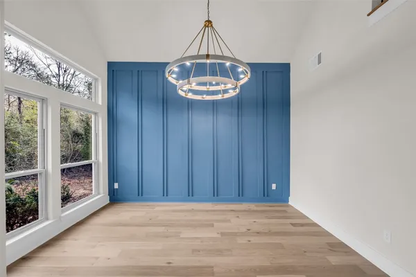 $899,999 | 4 North Autumnwood Way, The Woodlands, TX 77380