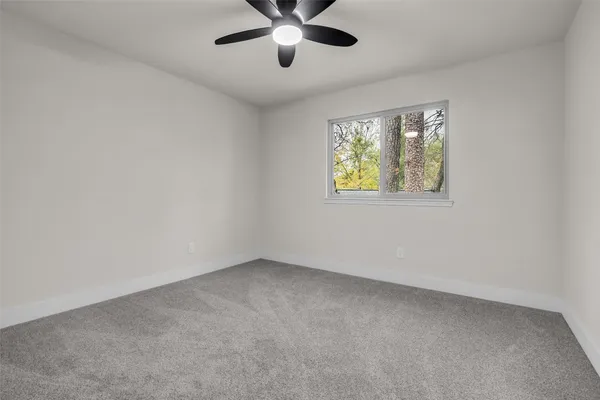 $899,999 | 4 North Autumnwood Way, The Woodlands, TX 77380