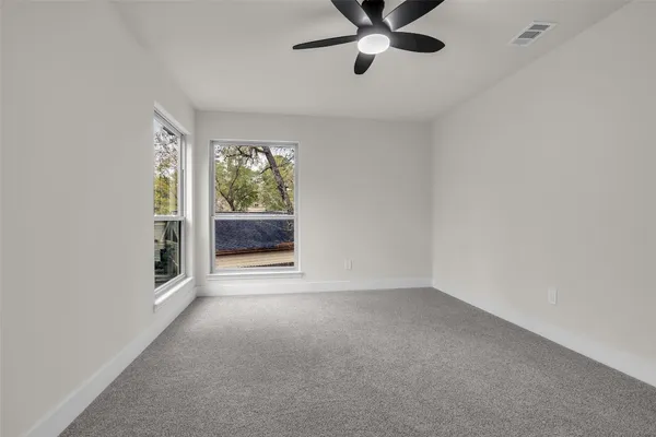 $899,999 | 4 North Autumnwood Way, The Woodlands, TX 77380