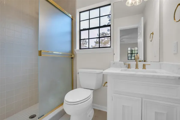 $899,999 | 4 North Autumnwood Way, The Woodlands, TX 77380