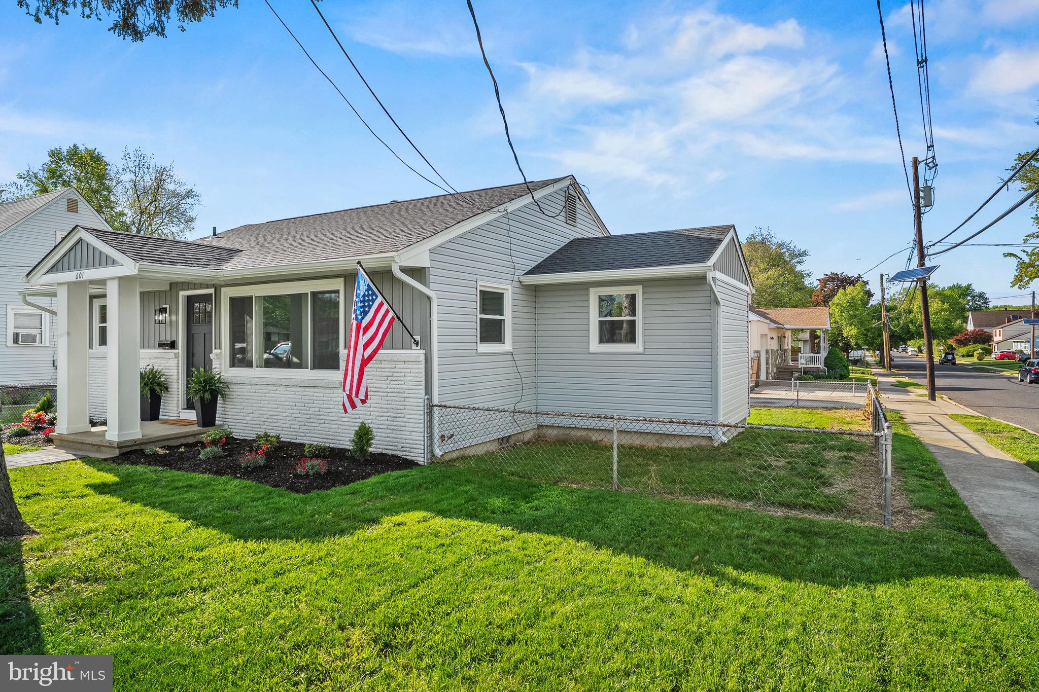 601 Evesham Avenue West Magnolia, NJ 08049 - Photo 2 of 20 a view of a house with backyard