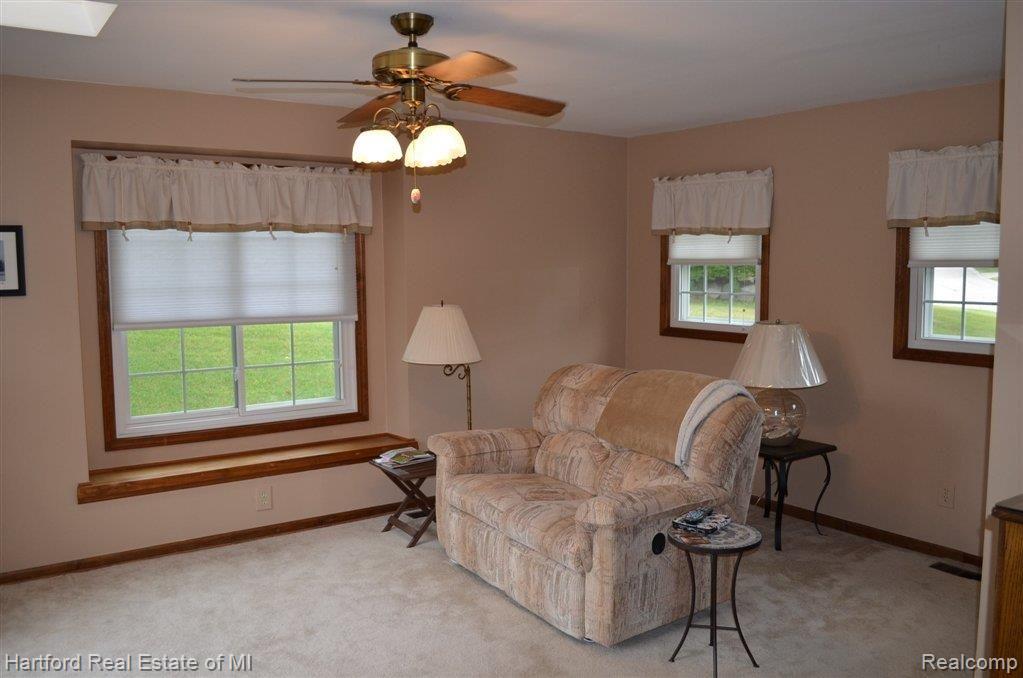 36131 Smithfield Road Farmington, MI 48335 - Photo 13 of 39 Family Room