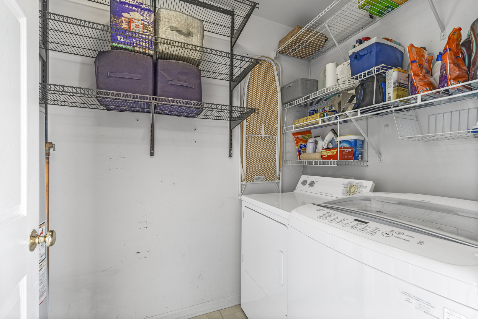 1719 Sienna Court Wheeling, IL 60090 - Photo 10 of 18 a utility room with dryer and washer