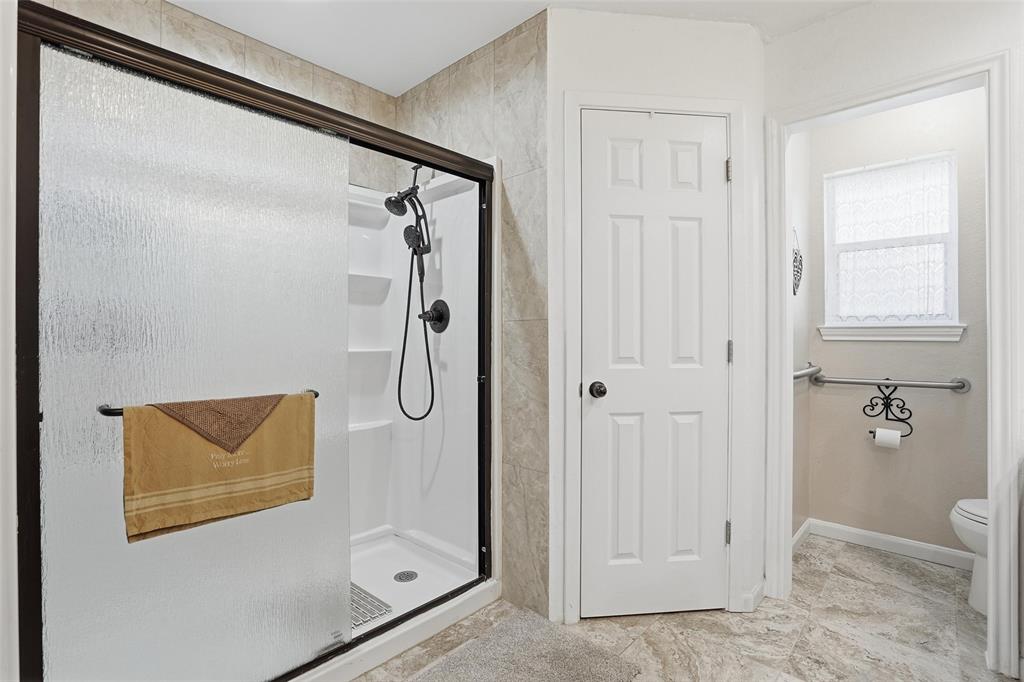 685 Cardinal Ridge Road Burleson, TX 76028 - Photo 23 of 40 a bathroom with a glass shower door