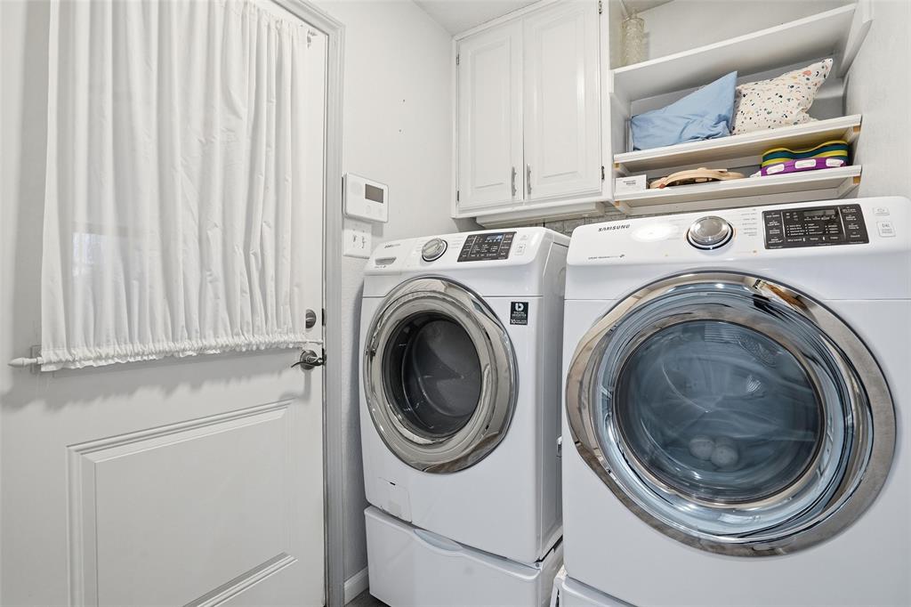 685 Cardinal Ridge Road Burleson, TX 76028 - Photo 26 of 40 a utility room with dryer and washer