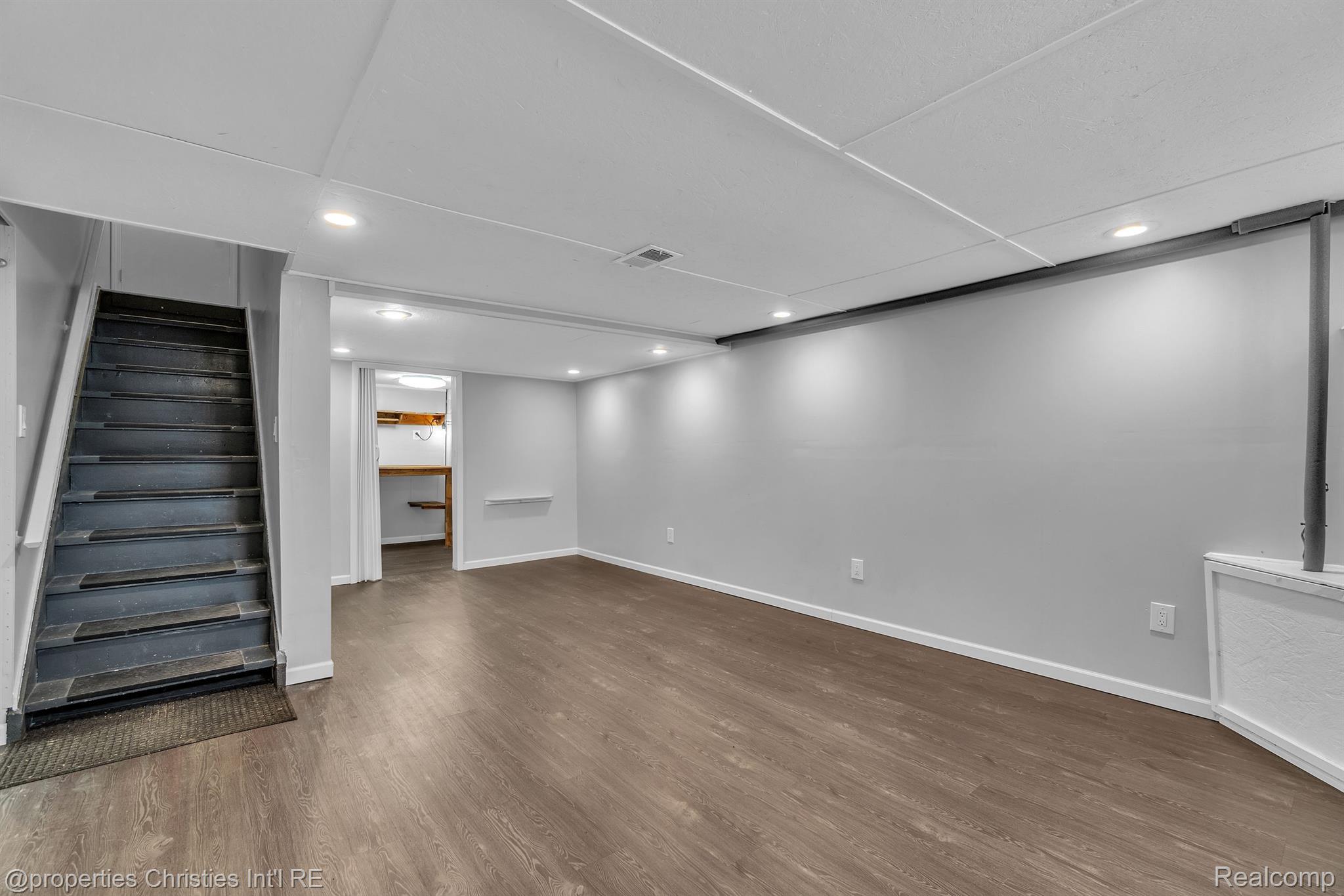 2554 Peterboro Road West Bloomfield, MI 48323 - Photo 36 of 56 Gallery Image 36