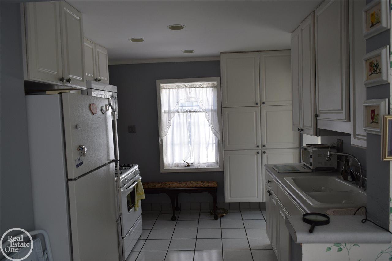 114 Muir Road Grosse Pointe Farms, MI 48236 - Photo 7 of 23