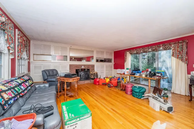 $545,000 | 1 Exeter Road, Kingston, NH 03848