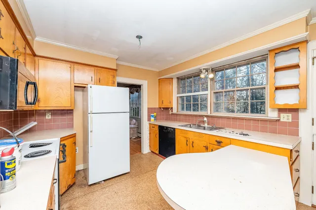 $545,000 | 1 Exeter Road, Kingston, NH 03848