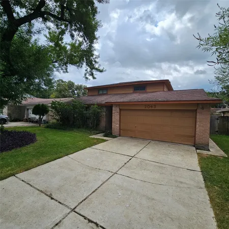 a view of backyard with trampoline