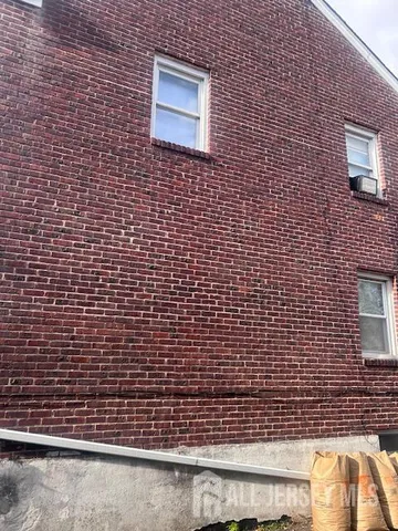 $318,500 | 184 Lawrence Street, New Brunswick, NJ 08901