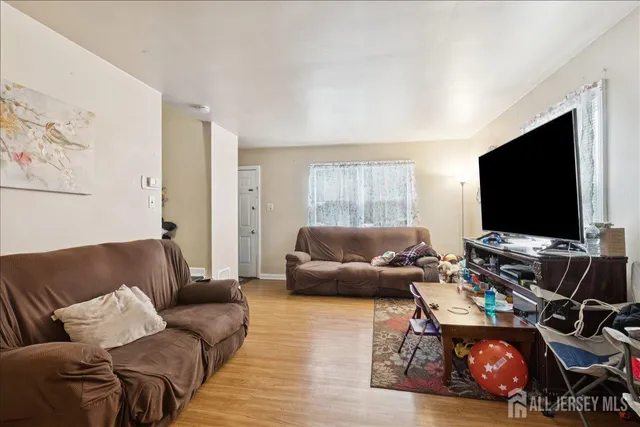 $318,500 | 184 Lawrence Street, New Brunswick, NJ 08901