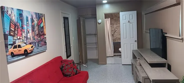 $1,500 | 6761 Branch Street, Unit 1, Hollywood, FL 33024