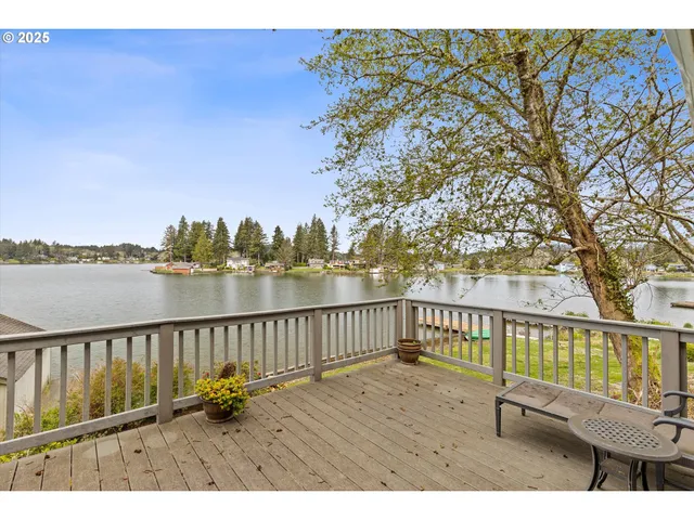 a view of yard from balcony