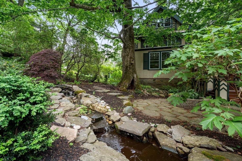 121 Bishopsgate Road Newton, MA 02459 - Photo 27 of 34 a backyard of a house with lots of green space