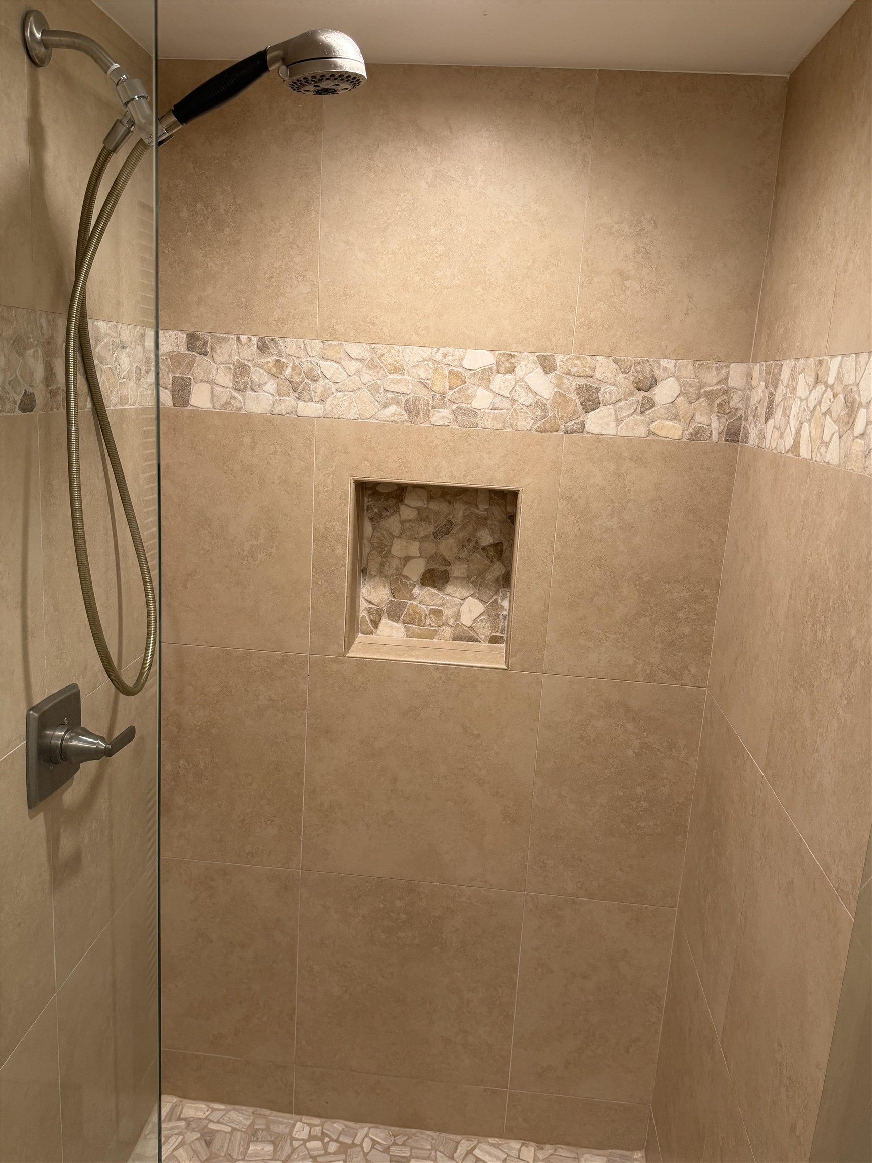 3543 Lower Honoapiilani Road, Unit L202 Lahaina, HI 96761 - Photo 16 of 22 a view of bathroom