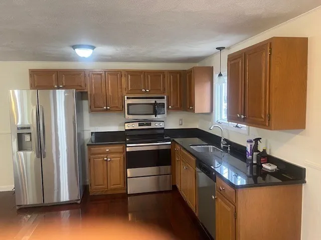 $2,800 | 32 Jennifer Lane, Unit 2, Peabody, MA 01960