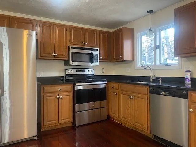 $2,800 | 32 Jennifer Lane, Unit 2, Peabody, MA 01960