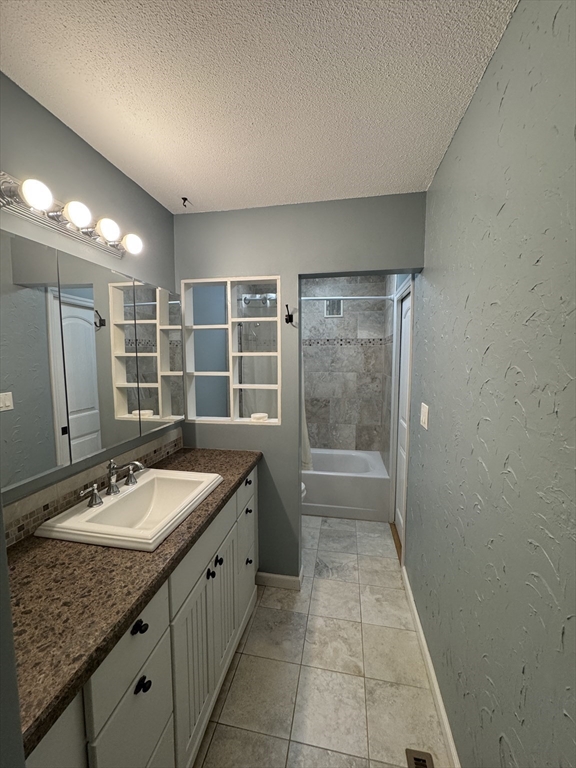 324 Russell Road, Unit 101 Westfield, MA 01085 - Photo 13 of 15 Gallery Image 13