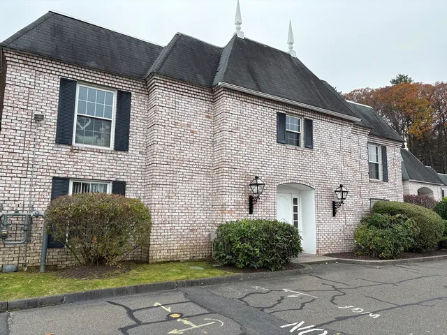 $179,900 | 324 Russell Road, Unit 101, Westfield, MA 01085
