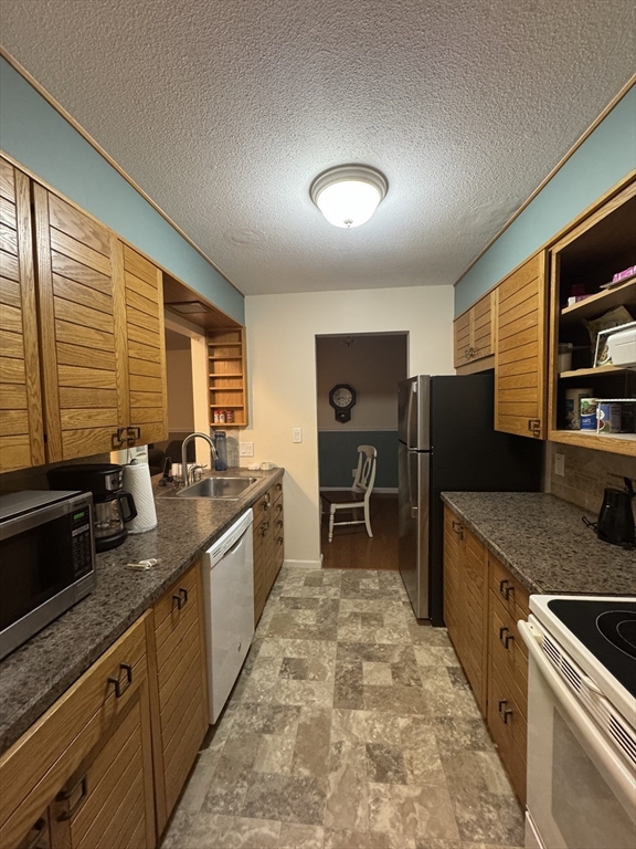 324 Russell Road, Unit 101 Westfield, MA 01085 - Photo 4 of 15 Gallery Image 4