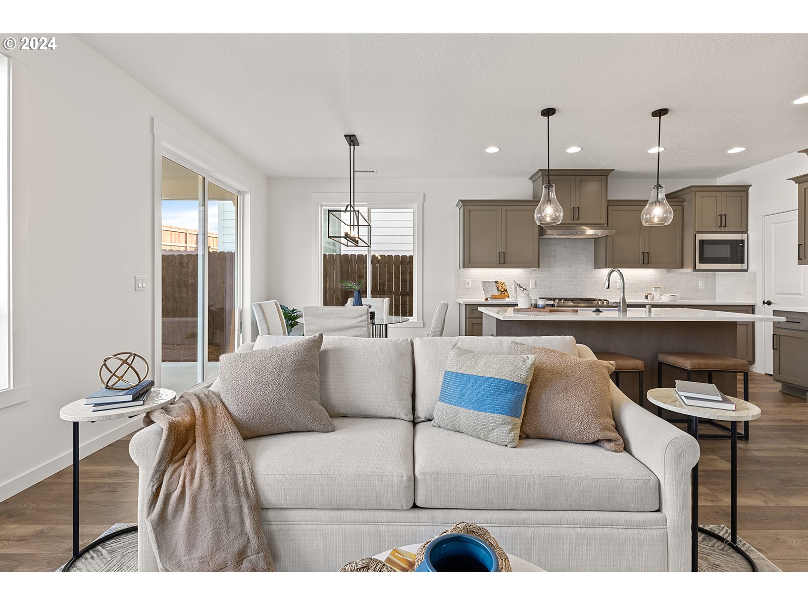 918 Northwest 178th Street Ridgefield, WA 98642 - Photo 21 of 47 a living room with furniture and kitchen view